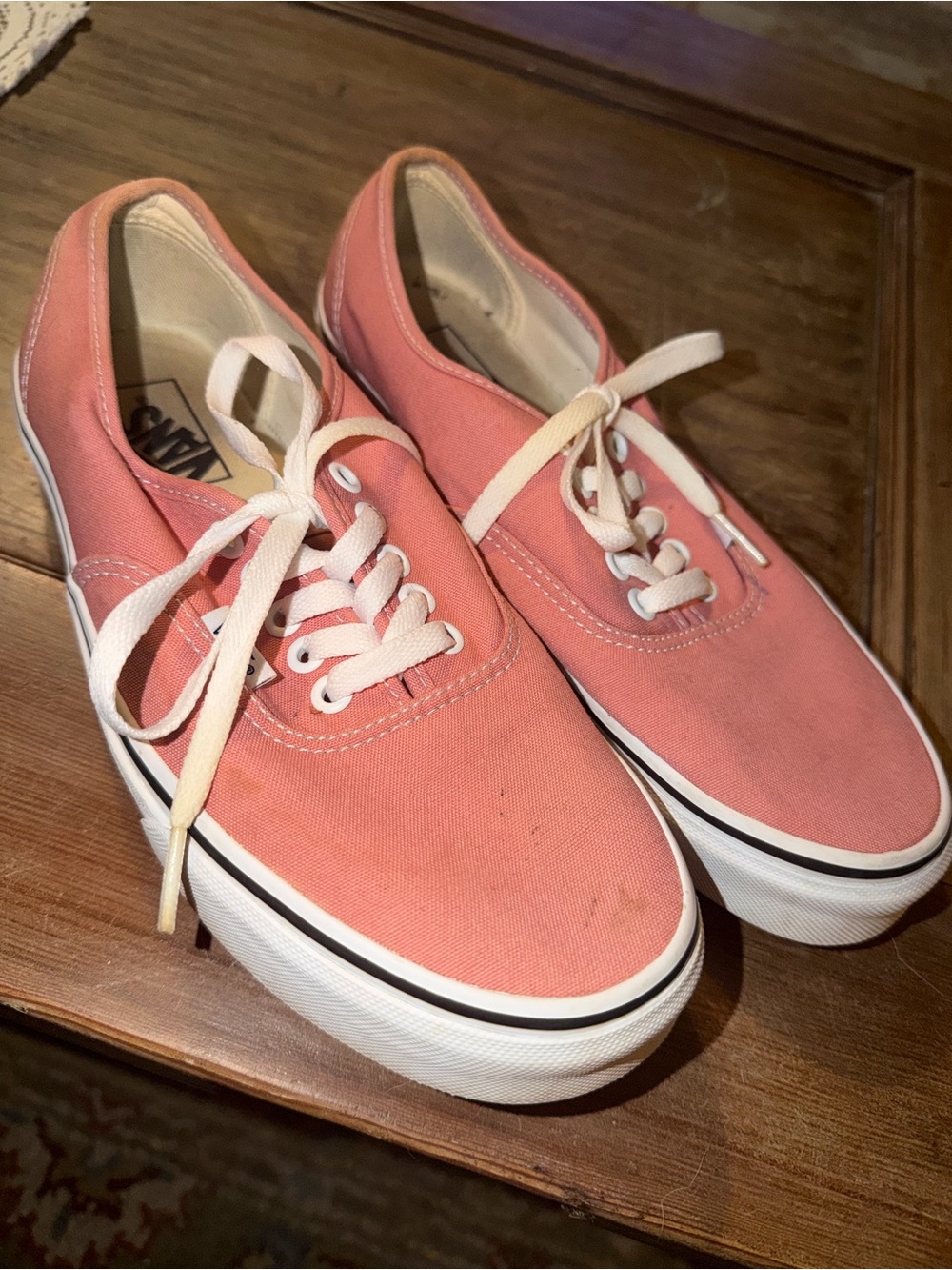 Women’s pink vans